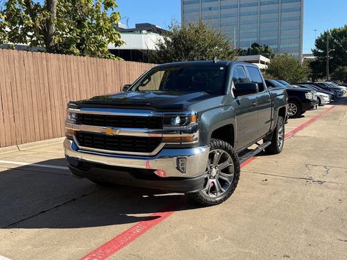 Used 2018 Chevrolet Silverado 1500 LT w/ LT Eassist Package image 2