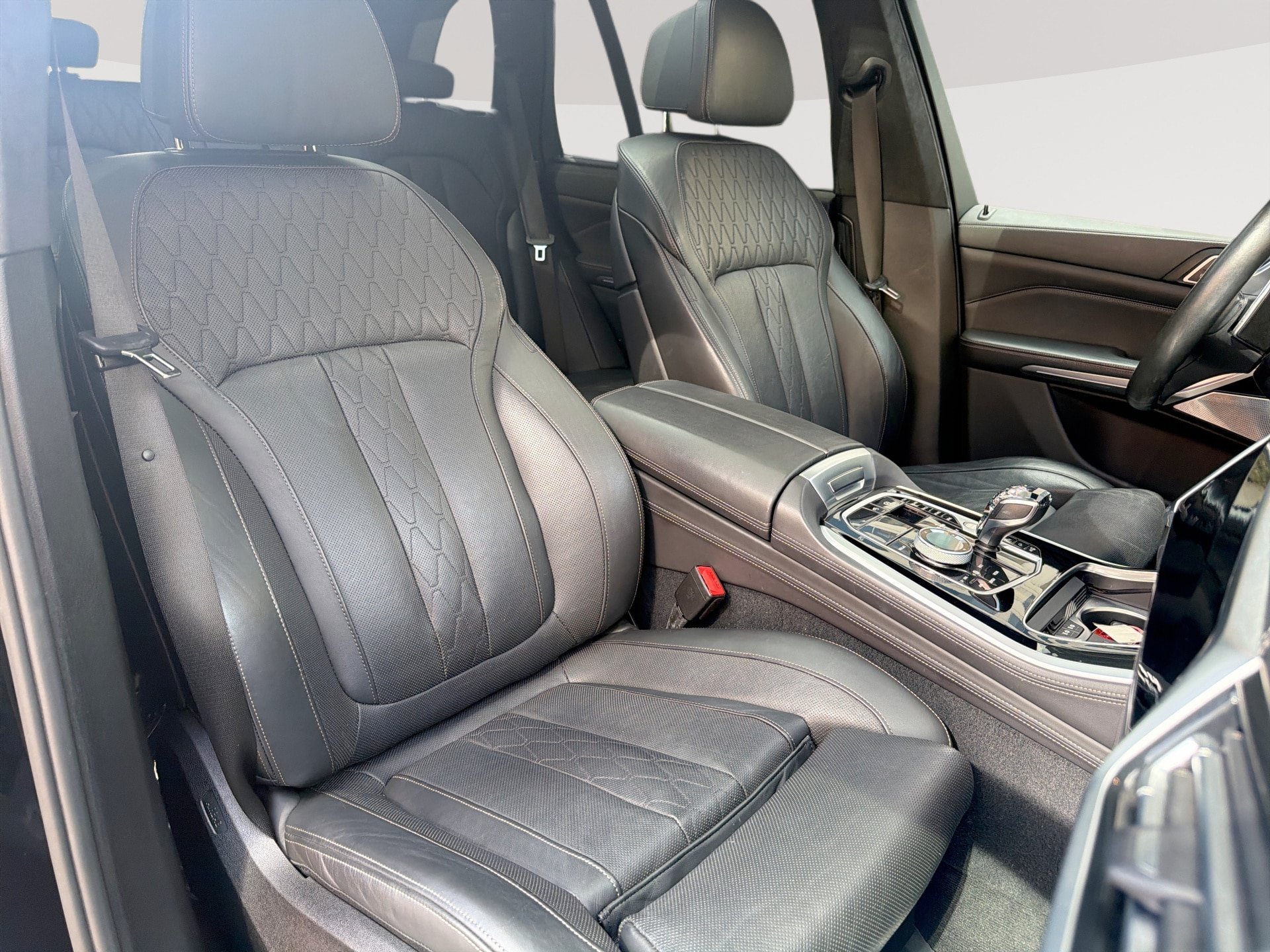 Used 2020 BMW X5 M50i w/ Executive Package AWD/4WD image 28