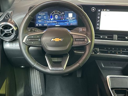 Used 2025 Chevrolet Equinox LT AWD/4WD image 19