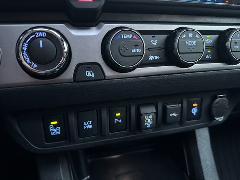 Used 2023 Toyota Tacoma Limited image 37