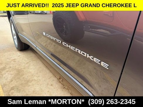 New 2025 Jeep Grand Cherokee L Laredo w/ Luxury Tech Group I image 2