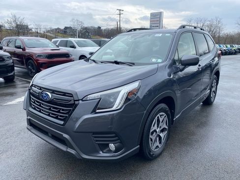 Used 2022 Subaru Forester Premium AWD/4WD image 7