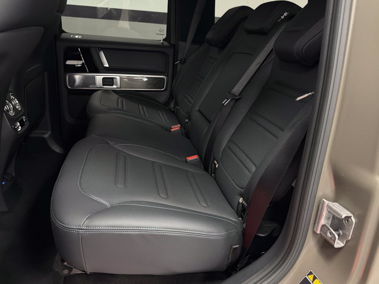 New 2027 Mercedes-Benz G 580 e image 32