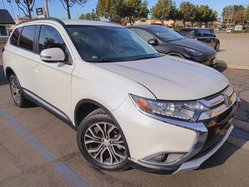 Used 2016 Mitsubishi Outlander SEL image 3