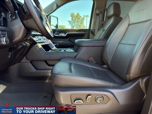 Used 2024 GMC Sierra 2500 Denali w/ Denali Reserve Package AWD/4WD image 17
