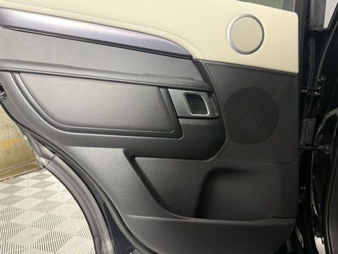 New 2025 Land Rover Discovery Metropolitan Edition image 23