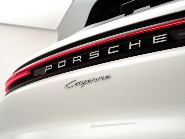 Certified 2026 Porsche Cayenne AWD/4WD image 29