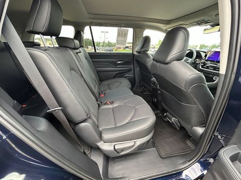 Used 2025 Toyota Grand Highlander AWD Hybrid image 32