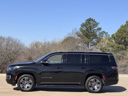 Used 2024 Jeep Wagoneer Series II w/ Flexible Seating Group image 3