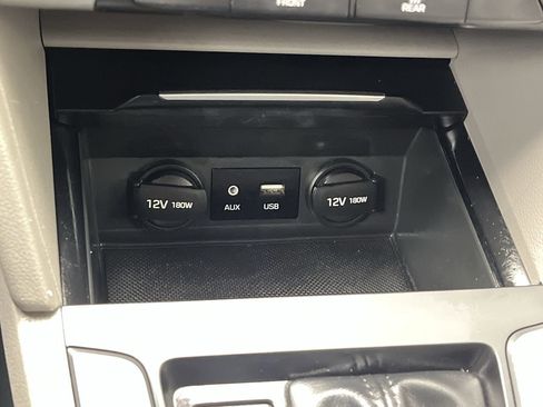 Used 2017 Hyundai Elantra SE image 17