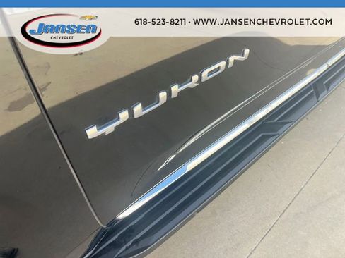 Used 2021 GMC Yukon XL SLT w/ SLT Premium Package image 32