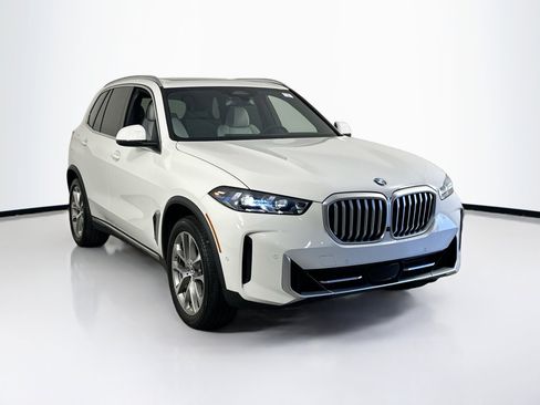 Used 2024 BMW X5 xDrive40i w/ Premium Package image 3
