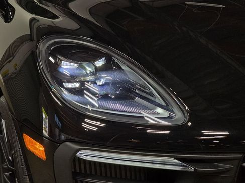 Certified 2026 Porsche Macan GTS image 12