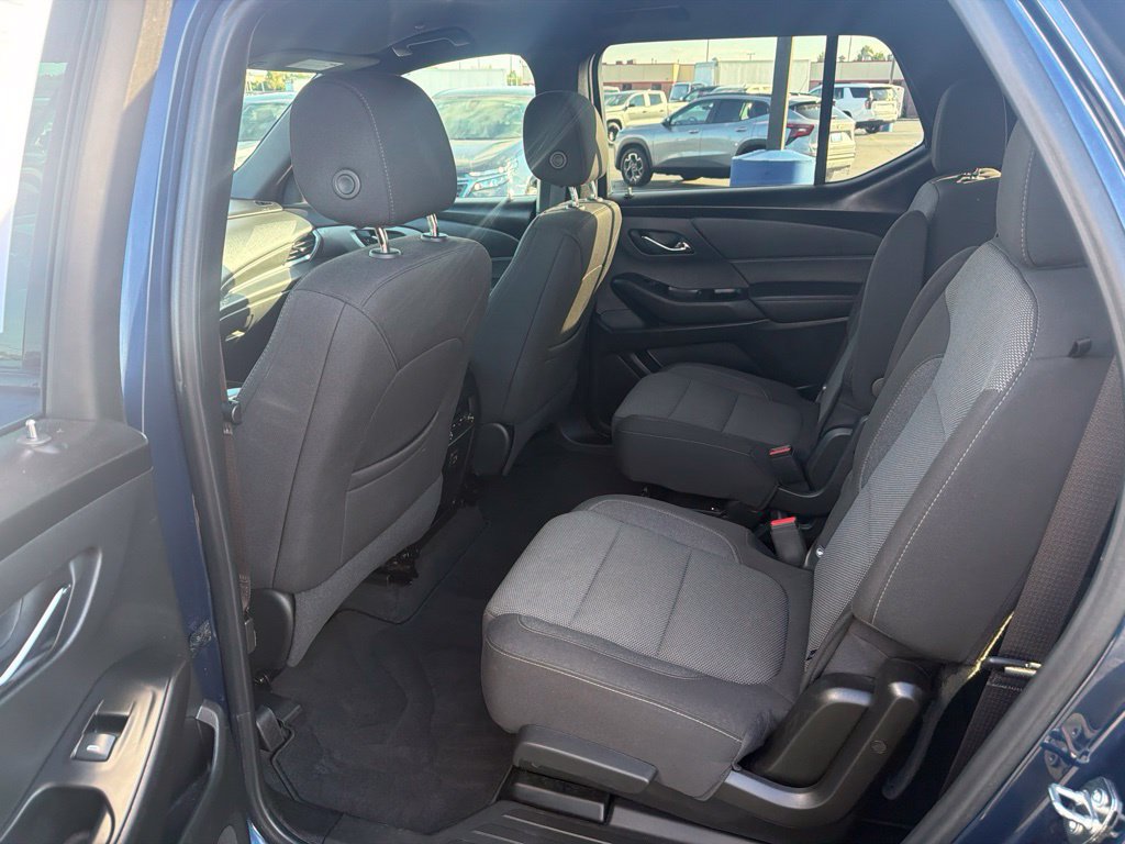 Used 2023 Chevrolet Traverse LT FWD image 16