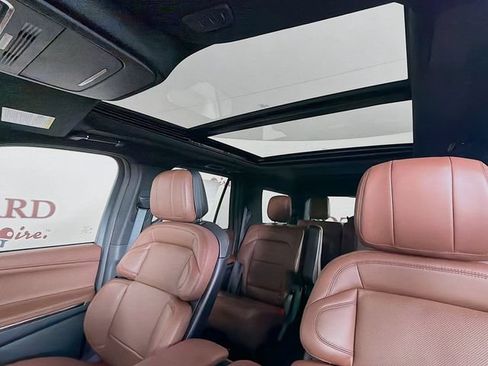 New 2026 Lincoln Navigator Reserve AWD/4WD image 24