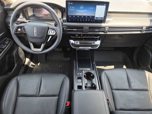 Used 2025 Lincoln Corsair AWD w/ Equipment Group 101A image 5
