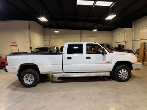 Used 2005 Chevrolet Silverado 3500 LT w/ Heavy-Duty Power Package image 6