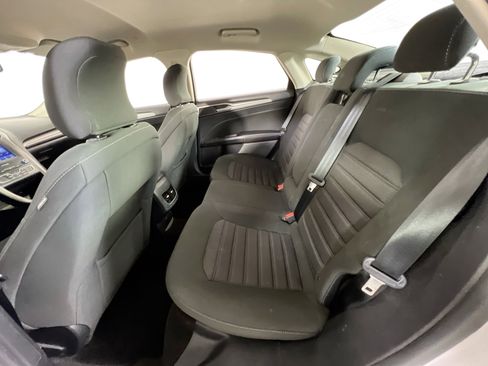 Used 2019 Ford Fusion SE FWD image 23