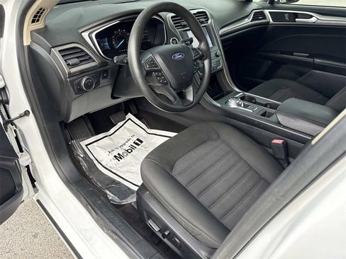 Used 2020 Ford Fusion SE image 9