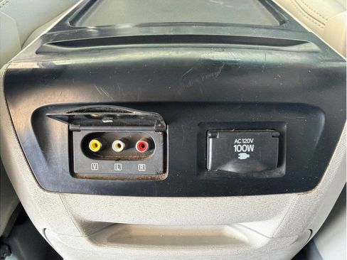 Used 2012 Toyota Sienna XLE w/ Entertainment Pkg image 28