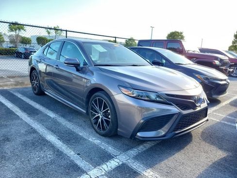 Used 2024 Toyota Camry SE FWD image 2