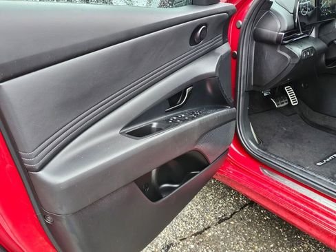 Used 2025 Hyundai Elantra SEL image 17