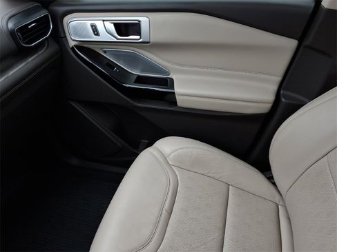 Used 2021 Ford Explorer Platinum w/ Equipment Group 601A image 23