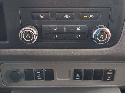 Used 2018 Nissan NV 2500 SV RWD image 18
