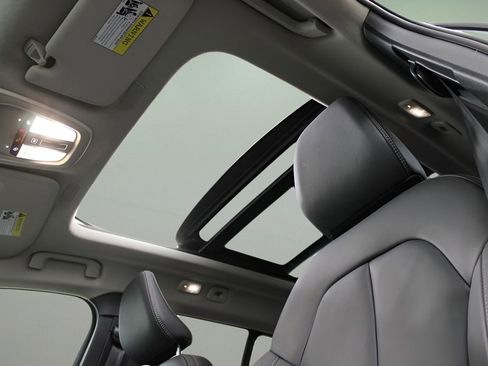 Certified 2025 Volvo XC40 B5 Ultra AWD/4WD image 44