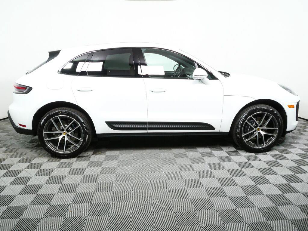 Certified 2026 Porsche Macan AWD/4WD image 26
