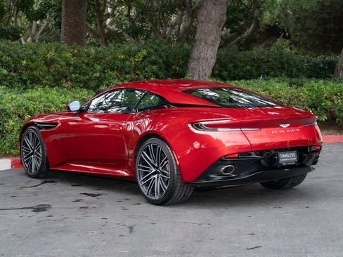 Used 2024 Aston Martin DB12 Coupe image 4