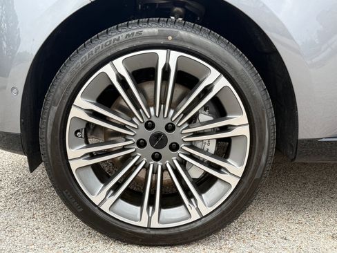 New 2026 Land Rover Range Rover Long Wheelbase SE AWD/4WD image 11