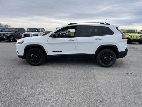 Certified 2023 Jeep Cherokee Altitude Lux image 4