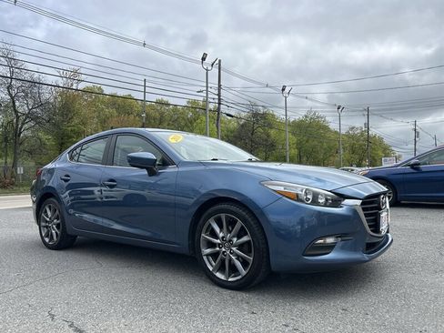 Used 2018 MAZDA MAZDA3 Touring FWD image 3