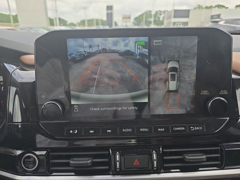 Used 2023 Nissan Pathfinder Platinum w/ Cargo Package FWD image 9