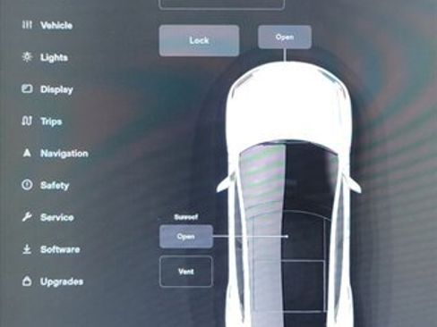 Used 2015 Tesla Model S RWD image 11