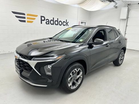 Used 2024 Chevrolet Trax LT w/ Driver Confidence Package FWD image 3