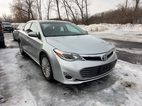 Used 2013 Toyota Avalon XLE Premium image 3