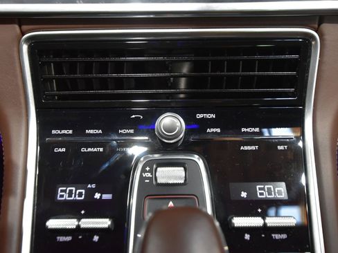 Used 2018 Porsche Panamera 4S AWD/4WD image 36