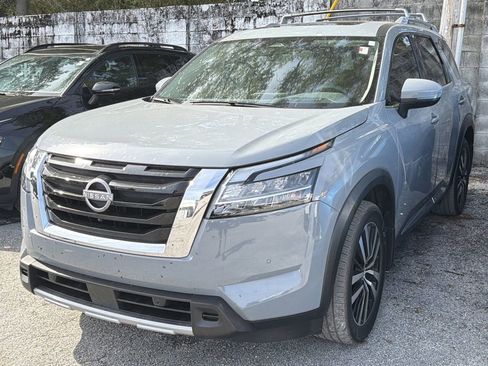 Used 2024 Nissan Pathfinder Platinum w/ Cargo Package FWD image 3