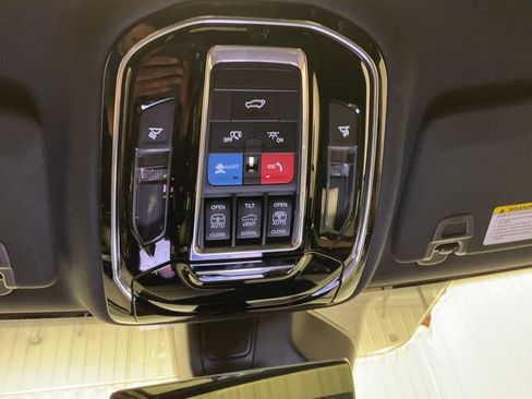 Used 2023 Jeep Grand Cherokee L Summit w/ Advanced Protech Group IV AWD/4WD image 28