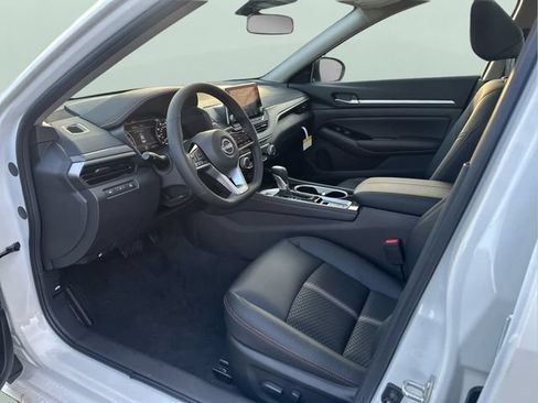 Certified 2025 Nissan Altima 2.5 SR AWD/4WD image 4