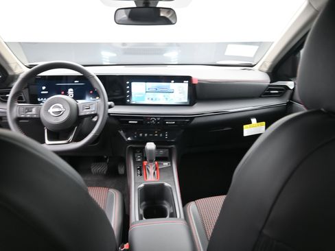 New 2025 Nissan Kicks SR image 18