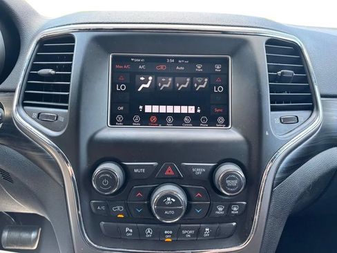 Used 2021 Jeep Grand Cherokee Laredo AWD/4WD image 15