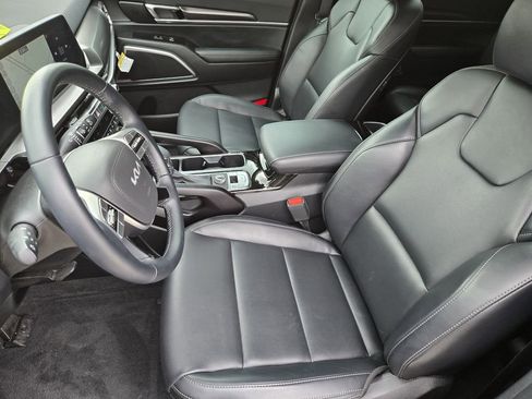 New 2025 Kia Telluride S image 9