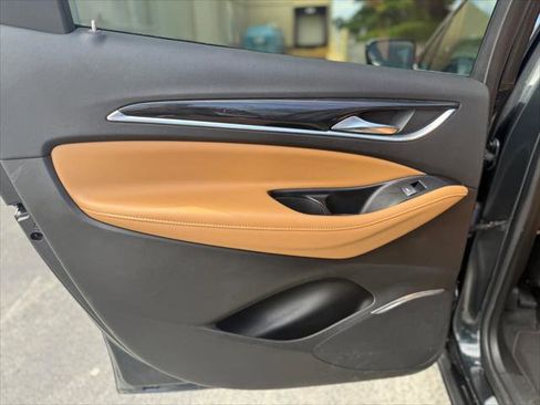 Used 2020 Buick Enclave Essence w/ Sound and Sites Package AWD/4WD image 17