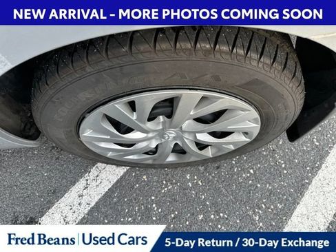 Used 2019 Toyota Corolla LE w/ Carpet Mat Package (TMS) FWD image 6