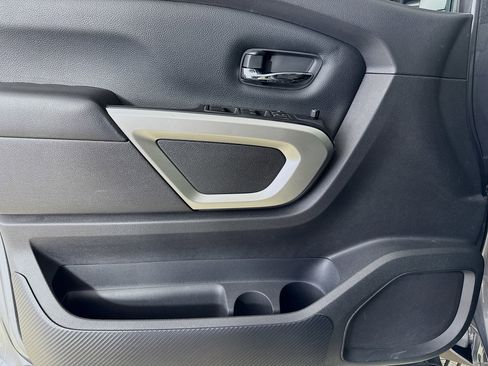 Used 2021 Nissan Titan SV w/ Accessory Utility Package image 17