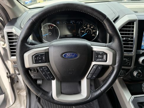 Used 2016 Ford F150 Lariat w/ Equipment Group 502A Luxury AWD/4WD image 21