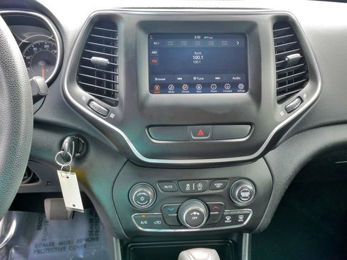 Used 2019 Jeep Cherokee Latitude w/ Popular Appearance Group AWD/4WD image 28